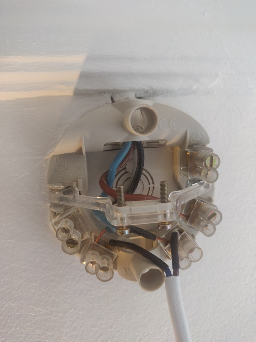 Can anyone help me with wiring a light? | Lav-det-selv.dk